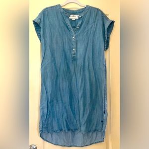 Women’s vineyard vine, chambray shirt, dress.
